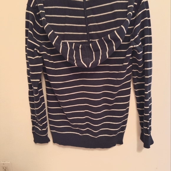 Jones New York Women's top. Medium. Striped navy blue and white. - Picture 3 of 3
